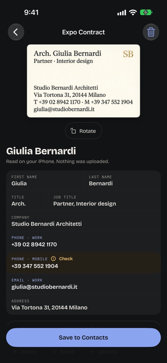 Revisando una tarjeta: la foto de la tarjeta de Giulia Bernardi sobre sus datos, con un número de teléfono marcado con Revisar